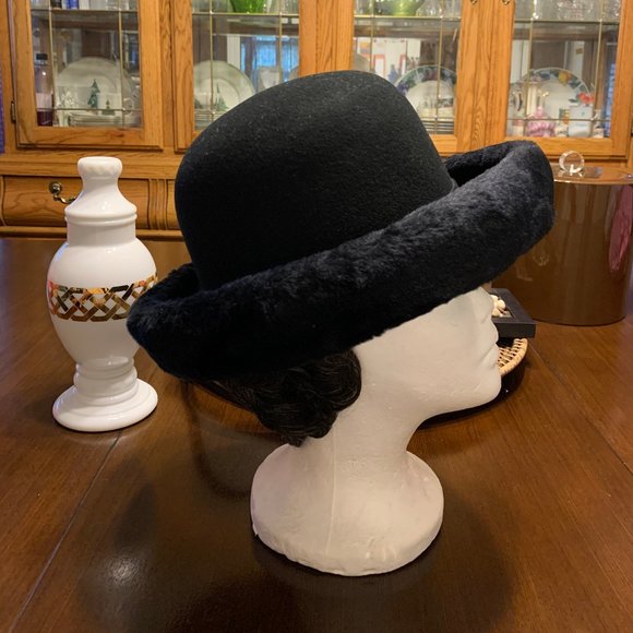 Women Hat & Matching Scarf.